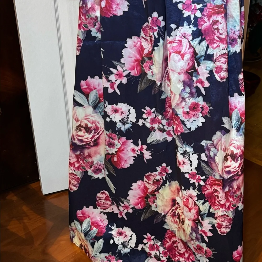 Floral Midi Skirt with Pink and Navy Design - Picture 2 of 12